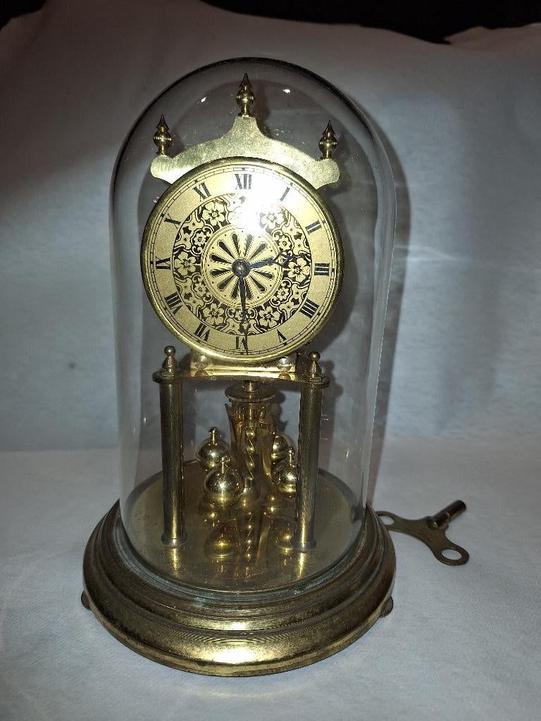 Jolie horloge à torsion, Antiquités & Art, Antiquités | Horloges, Enlèvement