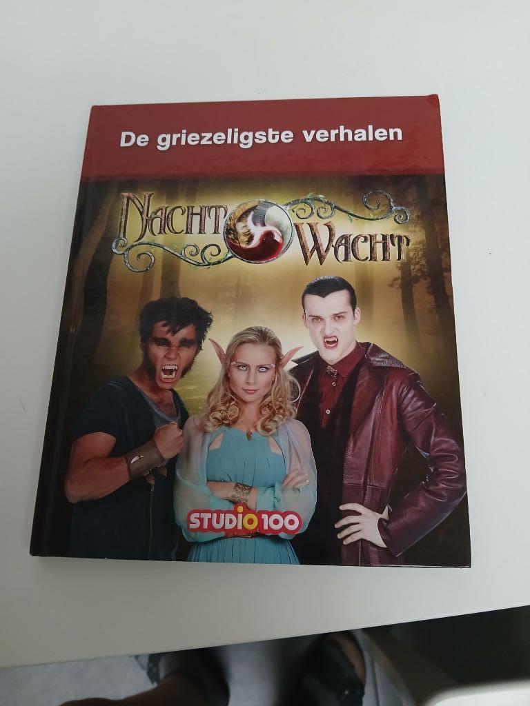 Boeken - De griezeligste verhalen (Nachtwacht), Ophalen, Zo goed als nieuw, Studio 100