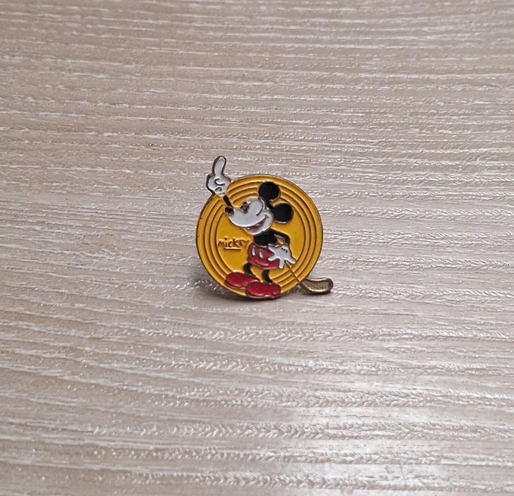 PIN - DISNEY - MICKEY MOUSE - GOLF, Envoi, Utilisé, Figurine, Insigne ou Pin's