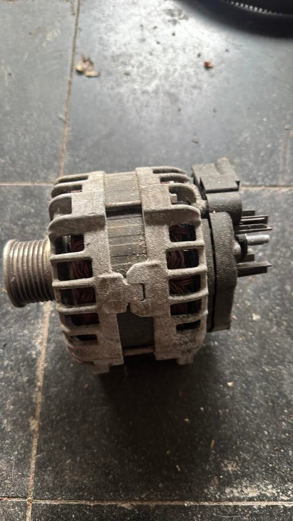 Renault kadjar  nissan qashqai alternator 231004be0b-f, Auto-onderdelen, Accu's en Toebehoren, Ophalen, Nissan