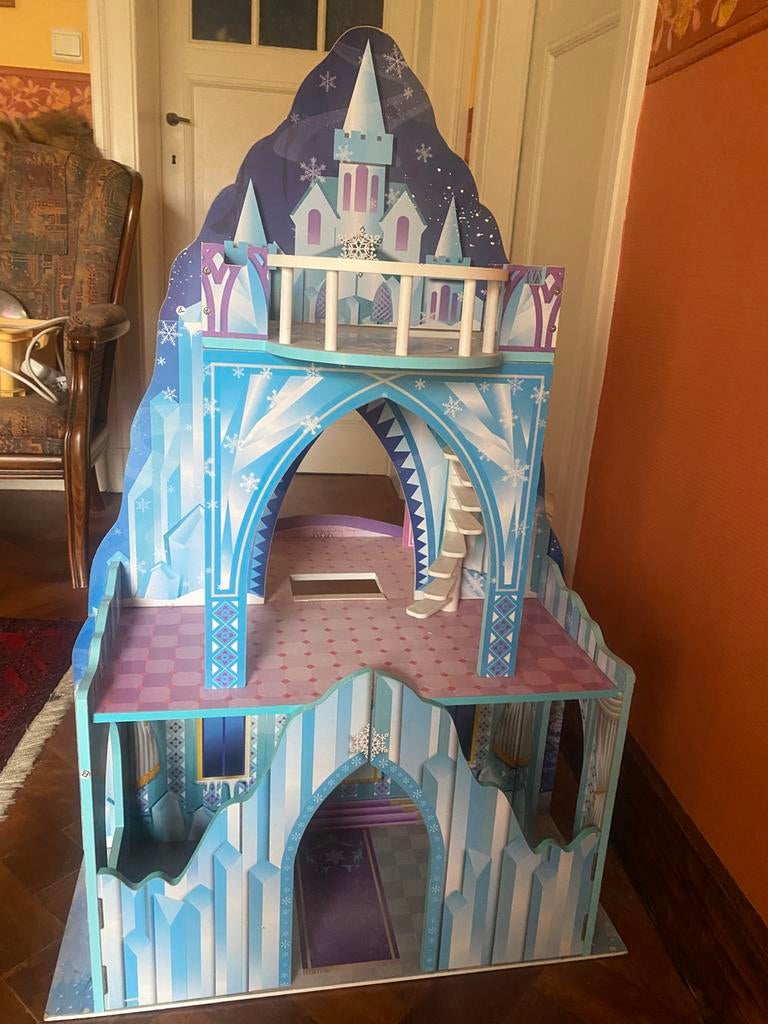 Château de la reine de glace (hiver et été), Enfants & Bébés, Enlèvement, Comme neuf