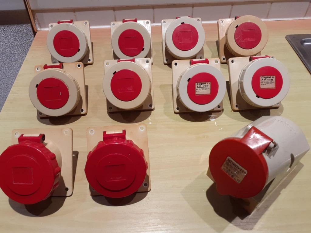 ELECTRICITE : PRISE LEGRAND P17, Bricolage & Construction, Enlèvement, Utilisé, Prise de courant