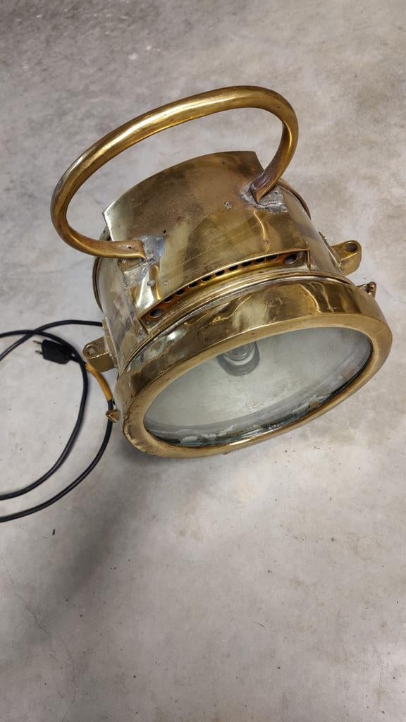 Antieke scheepslamp, Ophalen