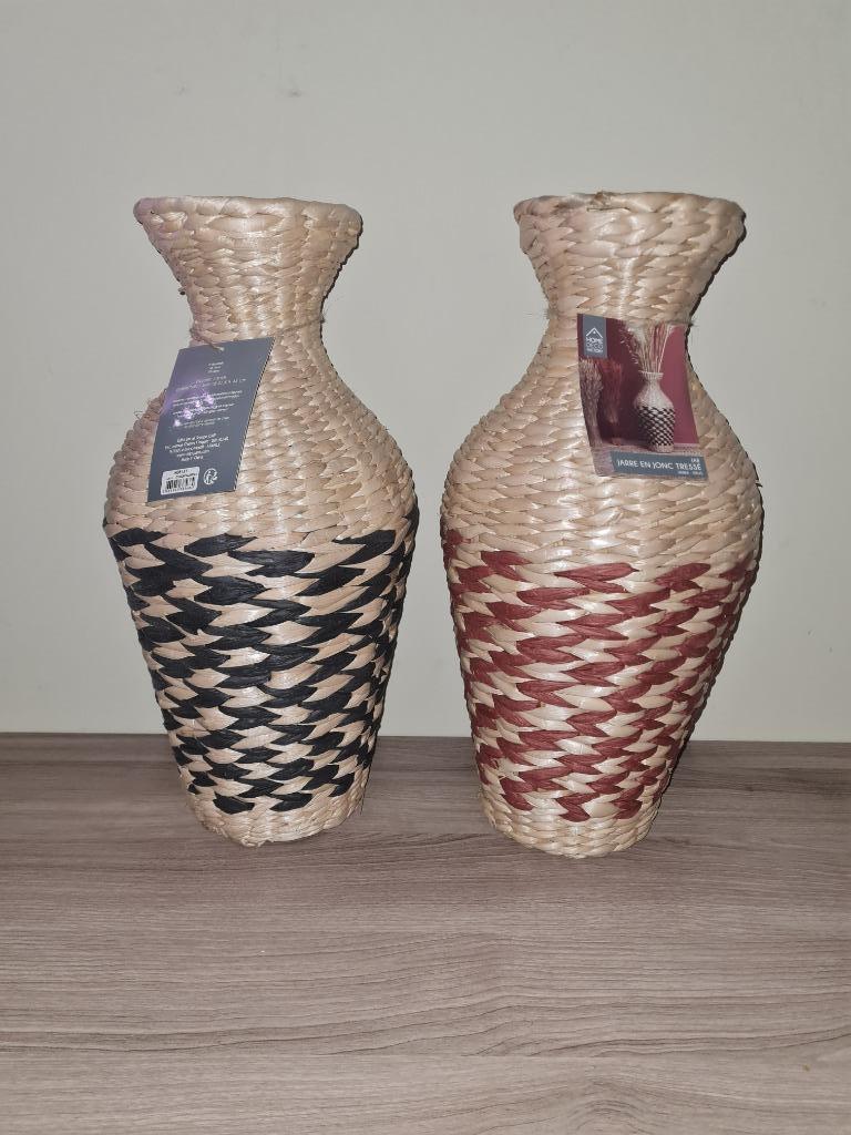 Gevlochten rotan vaas (rood of zwart) - nieuw, Overige materialen, Overige kleuren, Nieuw, Ophalen of Verzenden