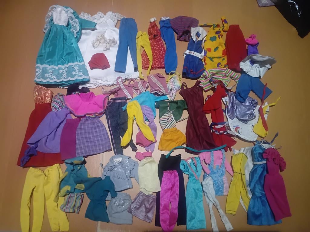 Vintage Barbie-kleding en -accessoires uit de jaren 80 en 90, Verzamelen, Ophalen of Verzenden, Zo goed als nieuw, Kleertjes