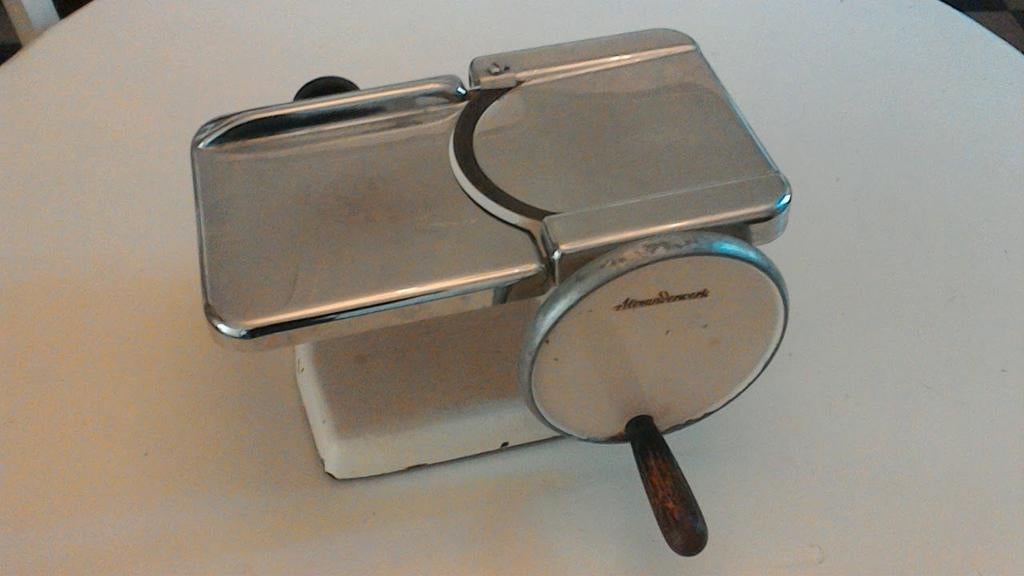 Machine de découpe en fonte très robuste., Enlèvement