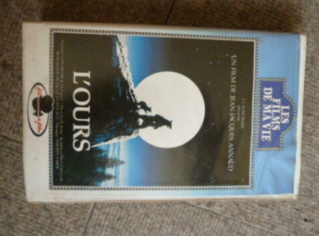 VHS video cassette L' OURS un film de Jean Jacques Annaud, Tous les âges, Enlèvement ou Envoi, Autres genres