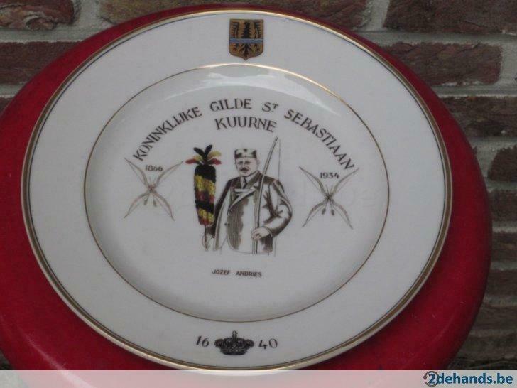Mooi bord in porselein - schuttersgilde Kuurne, Antiek en Kunst, Ophalen of Verzenden