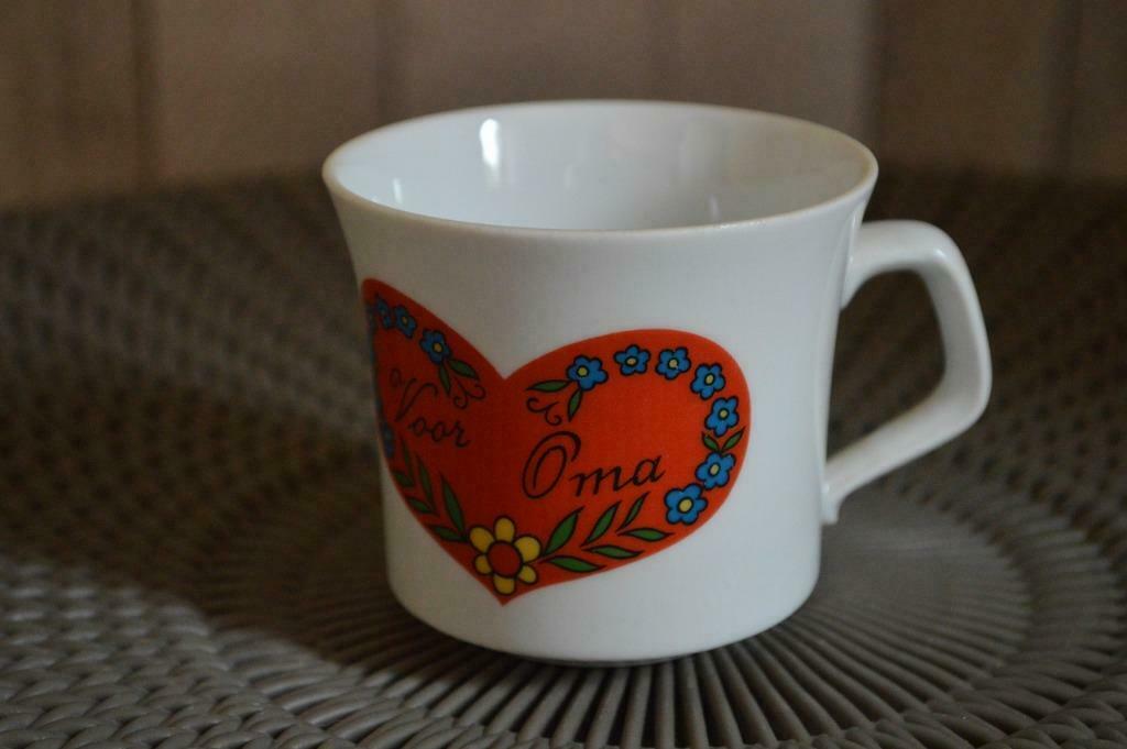 Tasje wit met hartje voor oma, Ophalen of Verzenden, Zo goed als nieuw, Overige stijlen, Kop(pen) en/of Schotel(s)