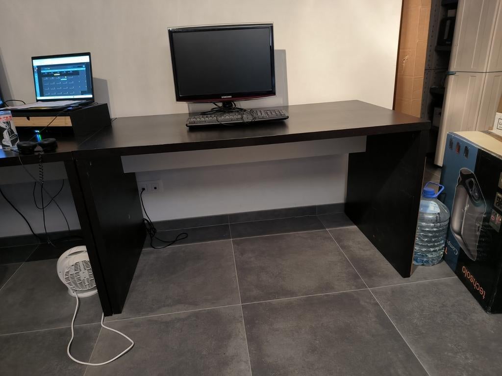 Grand bureau IKEA (Modèle robuste 140x75 cm) – Noir, Ophalen, Gebruikt