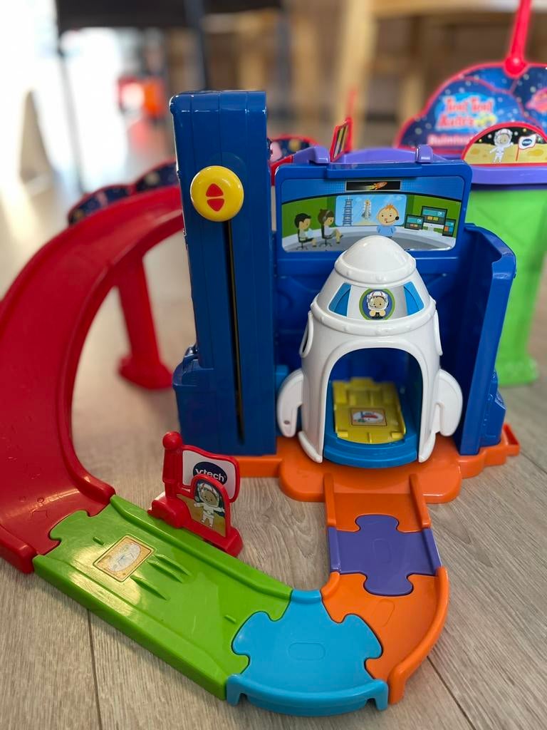 Toet Toet Auto’s ruimtestation, Ophalen