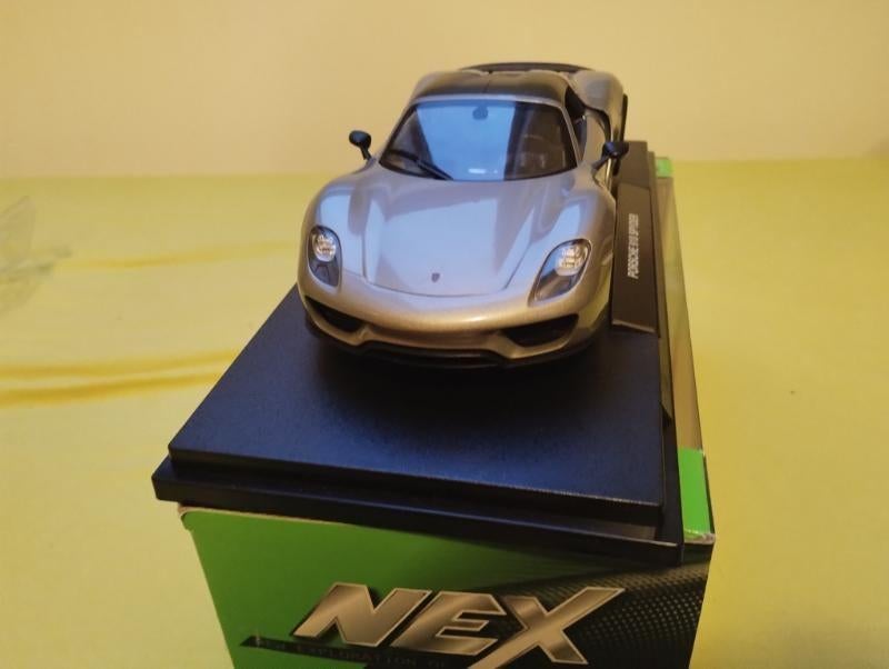 Porsche 918 Spyder, zilver 1/18 Welly, Ophalen of Verzenden, Nieuw, Auto, Welly
