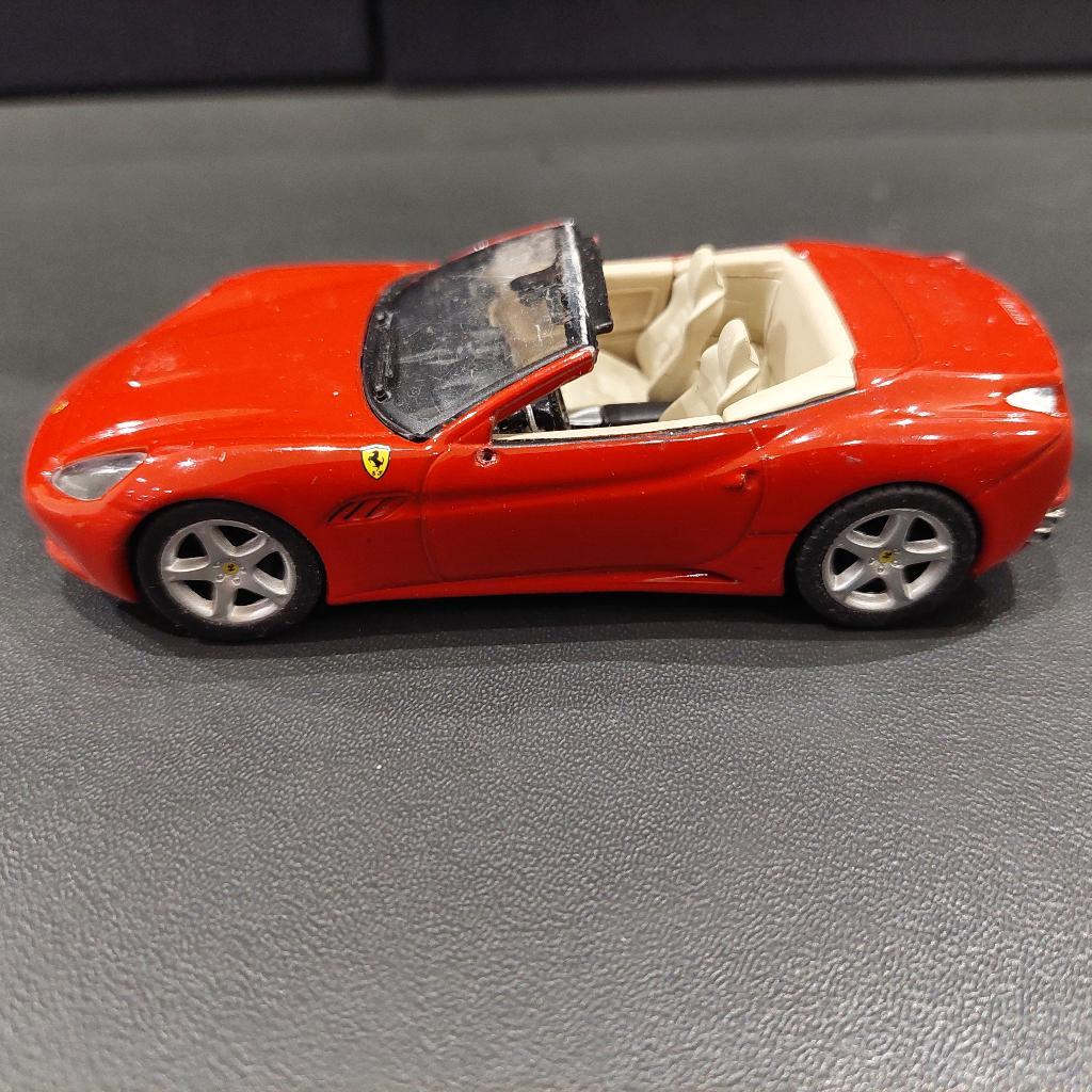Ferrari California - Maisto 1:43, Kinderen en Baby's, Speelgoed |Speelgoedvoertuigen, Ophalen of Verzenden