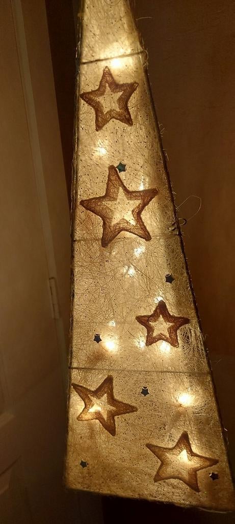 Kerst piramide decoratie met lichtjes in prima staat, Diversen, Ophalen of Verzenden, Zo goed als nieuw