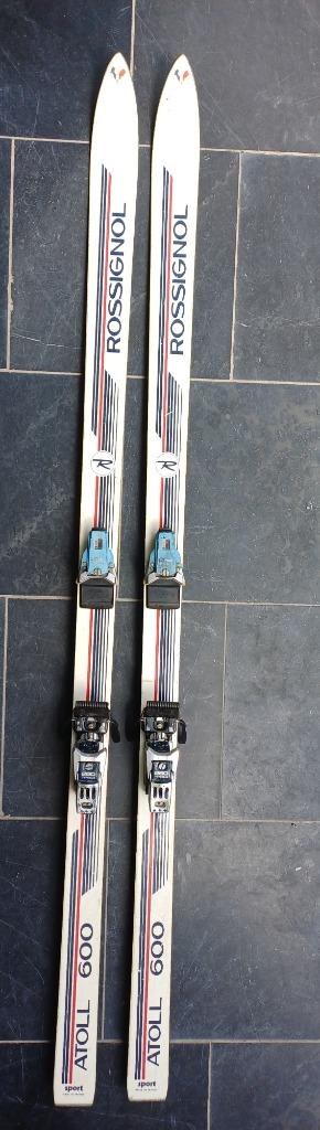 Vintage ski ROSSIGNOL met binding TYROLIA 260, Sport en Fitness, Skiën en Langlaufen, Ophalen, Gebruikt, Ski, Rossignol