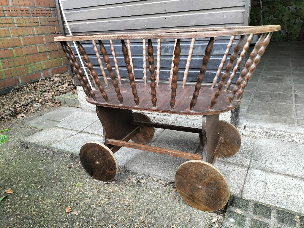 Houten wieg op wielen, Ophalen, Gebruikt