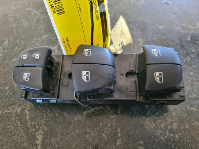 Elektrisch Raam Schakelaar van een Nissan Qashqai, Gebruikt, -, -, Ophalen of Verzenden