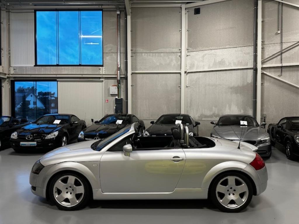 Audi TT 1.8i Turbo 20v Roadster | Sportuitlaat | Verlaging, Auto's, TT, Zwart, 4 cilinders, Cabriolet