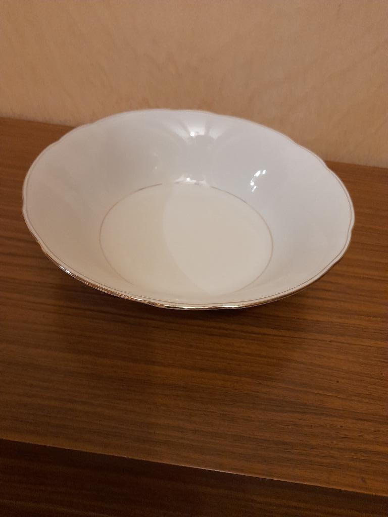 Plat profond en porcelaine Ćmielów Made Pologne, comme neuf, Antiek en Kunst, Antiek | Porselein, Ophalen