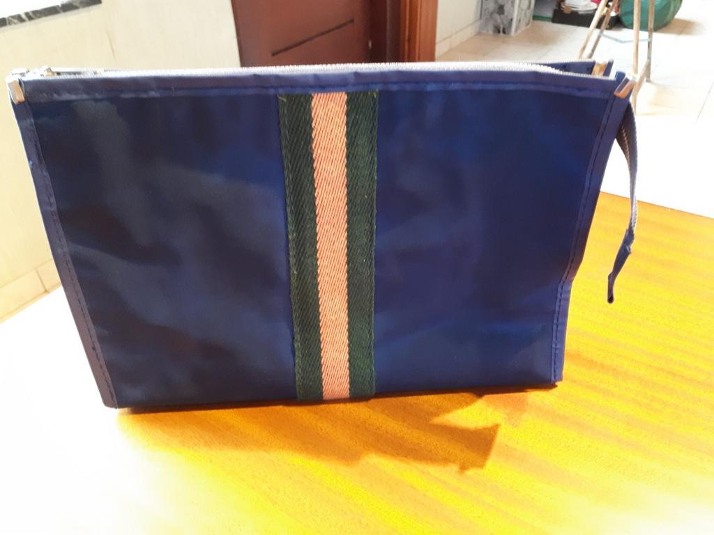 Donkerblauwe toilettas, Bijoux, Sacs & Beauté, Trousses de toilette, Enlèvement ou Envoi, Utilisé, Bleu, Homme