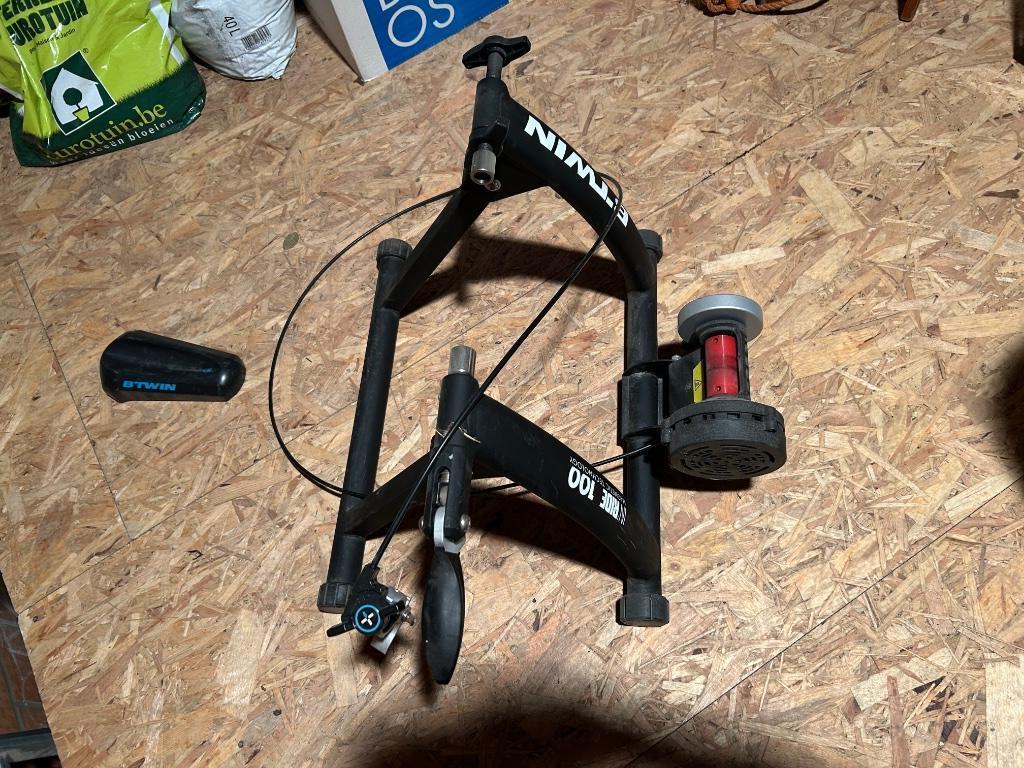BTWIN Rollentrainer In'Ride 100, Sport en Fitness, Wielrennen, Gebruikt, Overige typen, Ophalen
