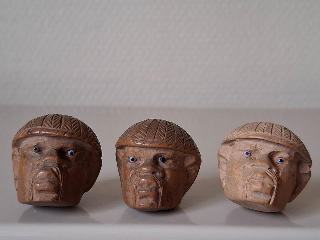 3 vintage etnische houten knopen, Ophalen of Verzenden