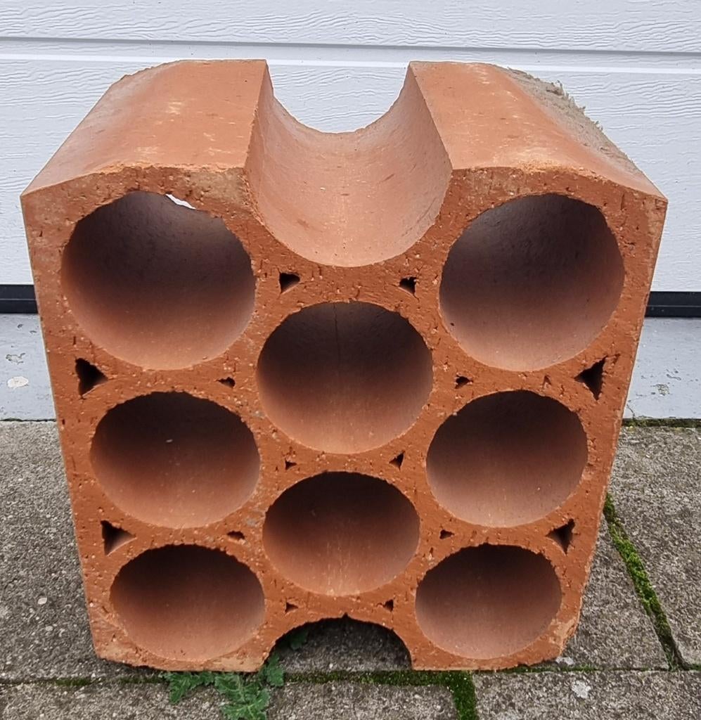 flessen rek in steen voor wijn of andere flessen, Ophalen, Zo goed als nieuw