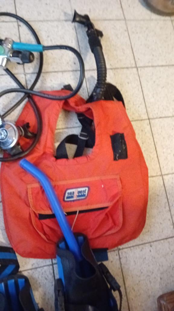 Équipement de plongée complet avec bouteilles d'oxygène, Enlèvement, Comme neuf, Combinaison de plongée