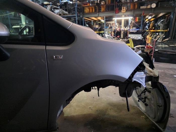 Scherm rechts-voor van een Opel Meriva (Z167), Gebruikt, -, -, Opel