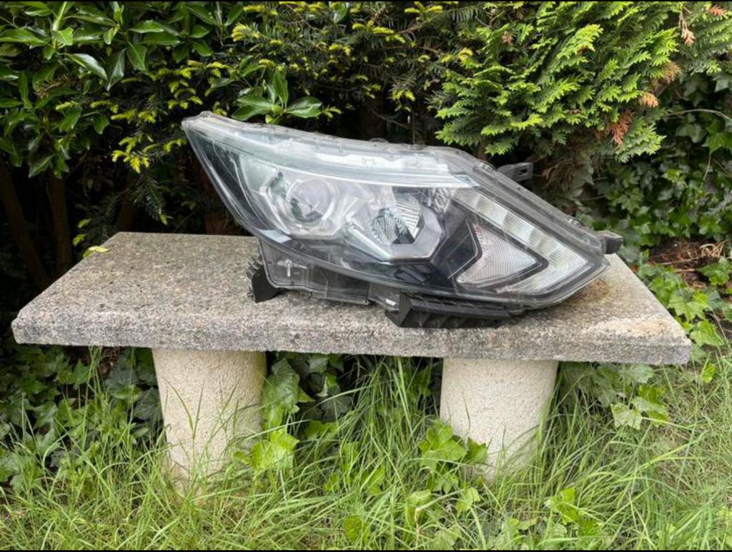 Phare droit LED Nissan Qashqai Il année 2013-21 ph. 1+2 châs, Enlèvement ou Envoi, Utilisé, Nissan