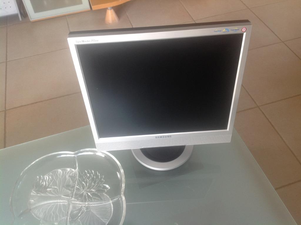 écran d'ordinateur Samsung SyncMaster 713 BM avec haut-parle, Enlèvement ou Envoi, Utilisé, Réglable en hauteur