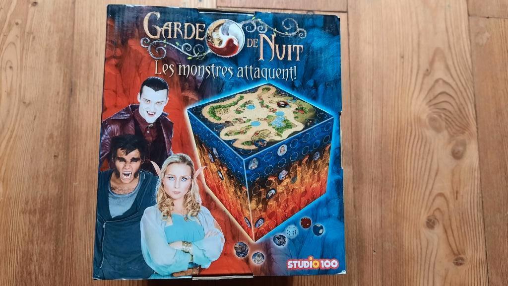 Les monstres arrivent - plateau en forme de cube, Trois ou quatre joueurs, Enlèvement ou Envoi, Comme neuf, Studio 100