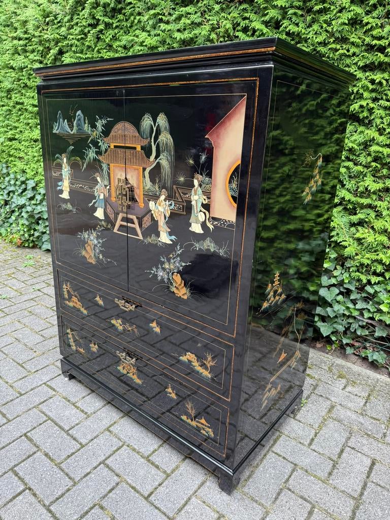 Aan- en verkoop van Chinese items., Ophalen, Zo goed als nieuw