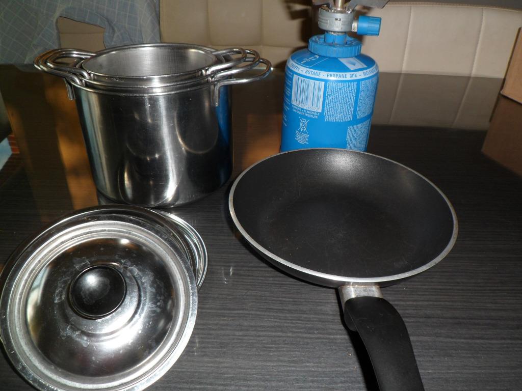 Kampeer kookset met 3xinox kastrols, 1xpan+teflon(r), Ophalen, Gebruikt, Aluminium