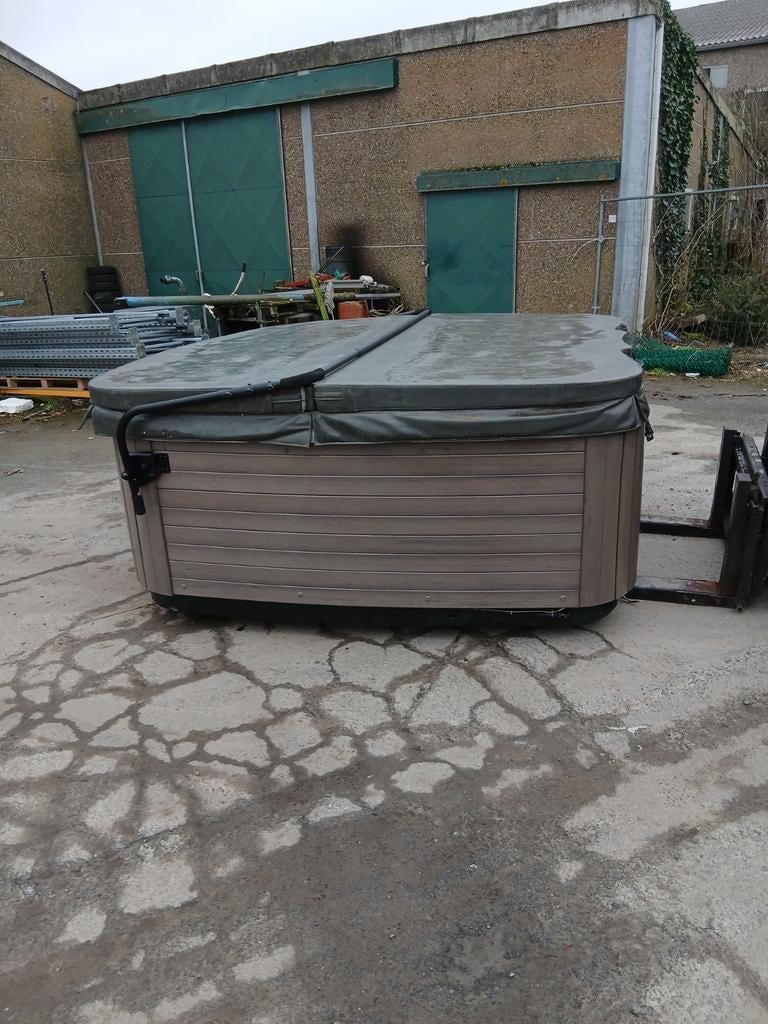 Jacuzzi livré gratuitement, Jardin & Terrasse, Accessoires de piscine, Enlèvement ou Envoi
