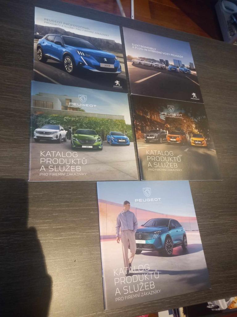 Peugeot 5 folders 2020-2024 Tsjechië, Ophalen of Verzenden, Gelezen, Peugeot