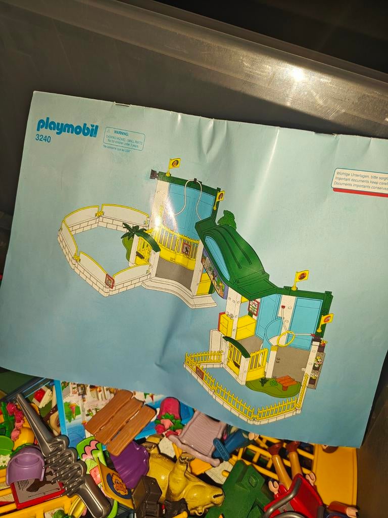 Playmobil dierentuin, Enlèvement