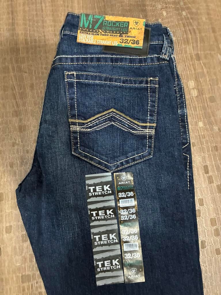 Ariat , wrangler, en lot ou séparé nouveau jamais porté, Enlèvement ou Envoi, Neuf, Bleu