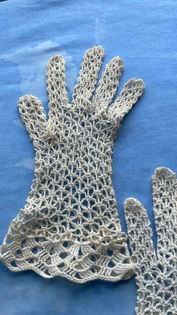 Gants de communion faits à la main., Antiquités & Art, Enlèvement ou Envoi