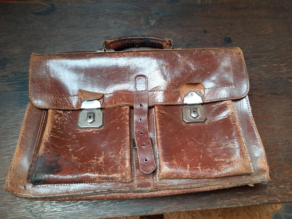Cartable en cuire ancien année 70, Bijoux, Sacs & Beauté, Sacs | Cartables, Moins de 30 cm, Cuir, Brun, Enlèvement
