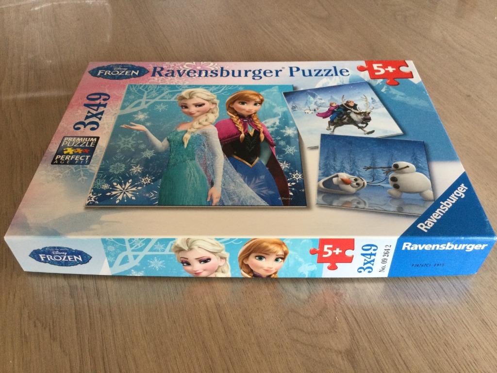 2 Frozen puzzels, 1 niet volledig - merk: Ravensburger, Ophalen of Verzenden
