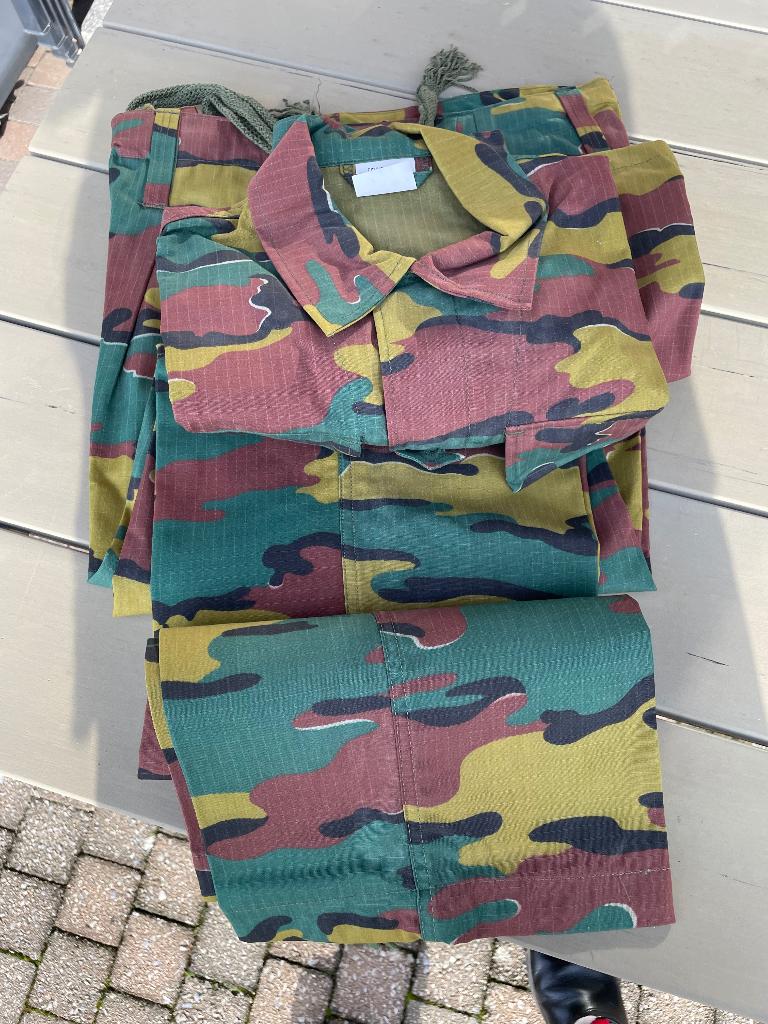 Militaire Kledij, Ophalen
