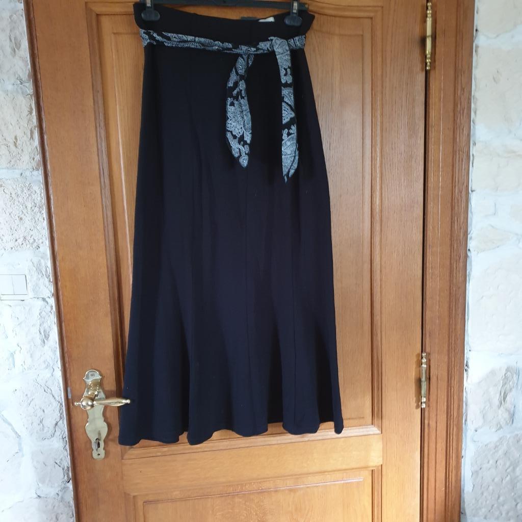longue jupe noire neuve, Enlèvement, Neuf