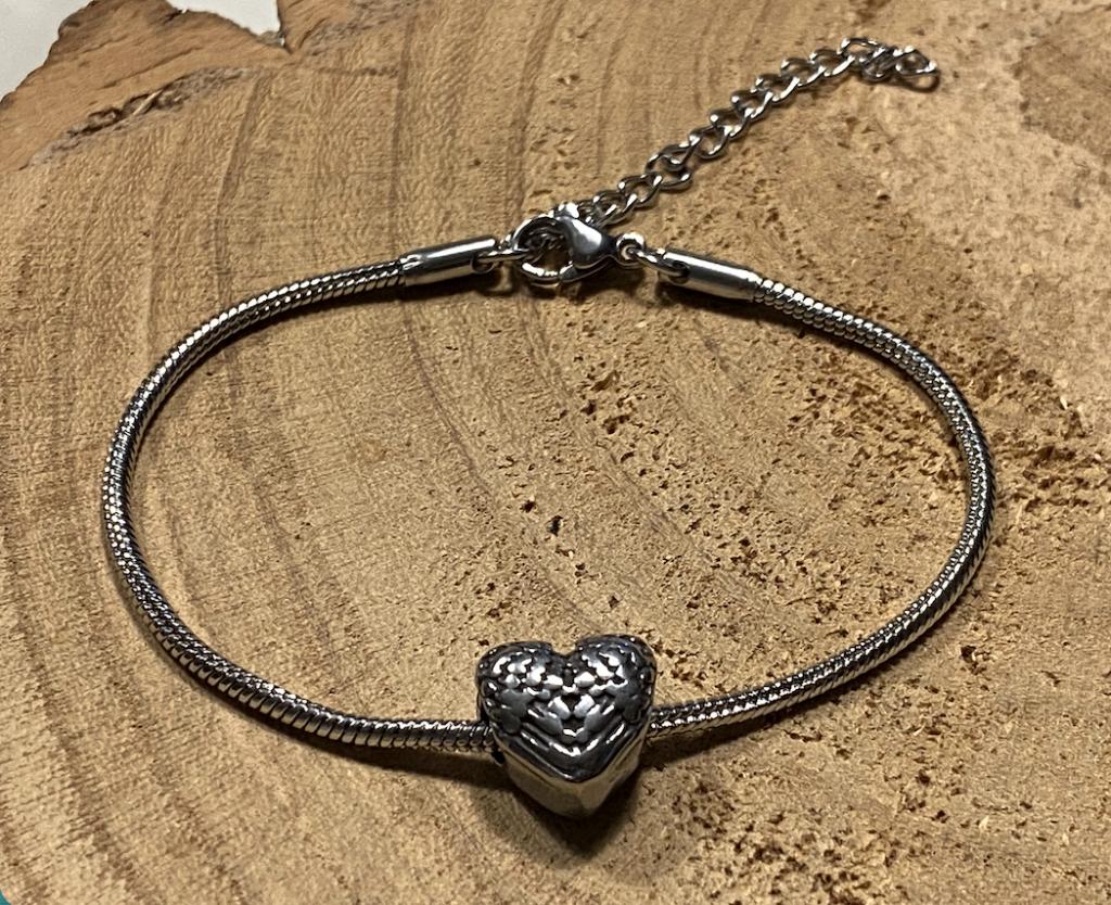 ♥️ Valentijnscadeau : armband met hartje, Ophalen of Verzenden, Nieuw, Staal, Met bedels of kralen