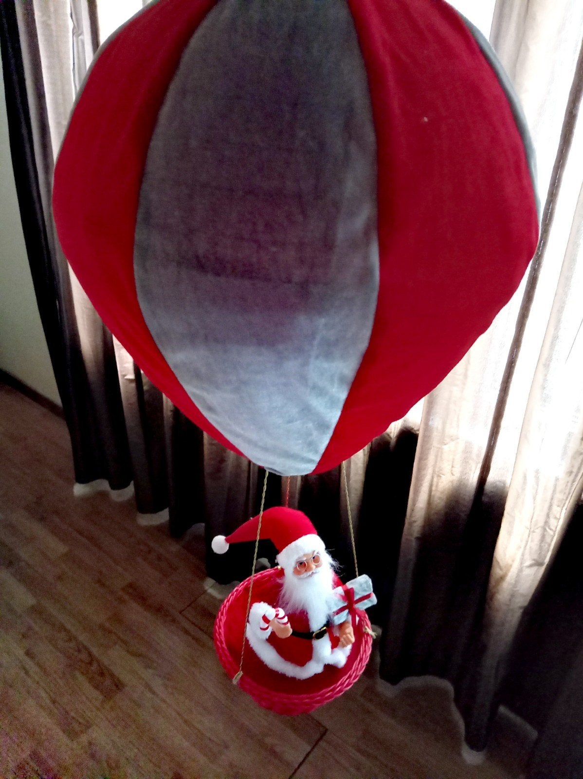 kerstman in luchtballon, Ophalen of Verzenden