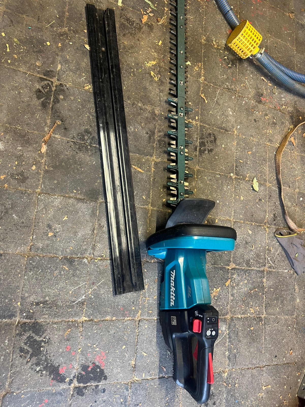 makita accu haagschaar 18volt, Tuin en Terras, Heggenscharen, Ophalen, Zo goed als nieuw, Accu
