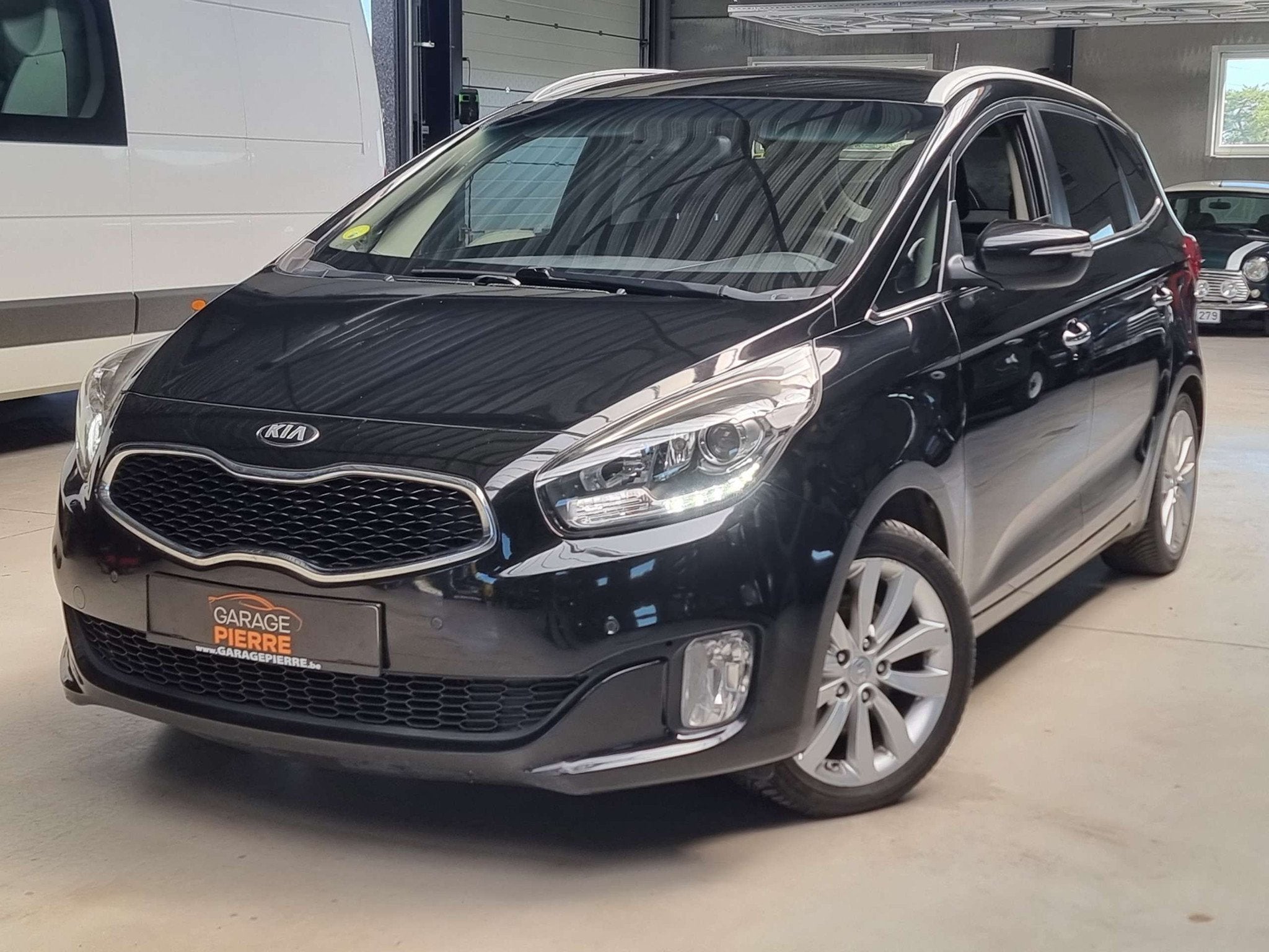Kia Carens Carens 1.7 CRDI Lounge (bj 2015), Auto's, Voorwielaandrijving, Euro 5, Gebruikt, Zwart