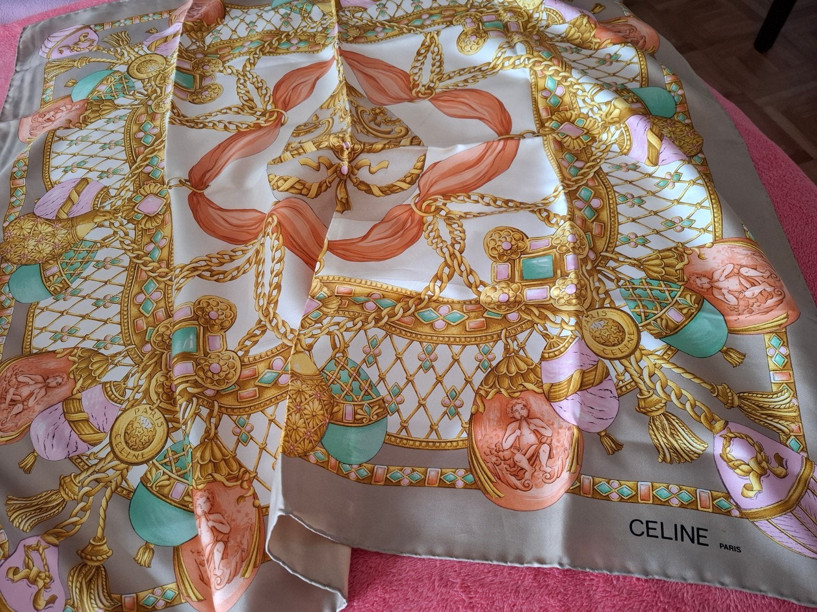 Céline Paris, Vêtements | Femmes, Bonnets, Écharpes & Gants, Enlèvement, Écharpe