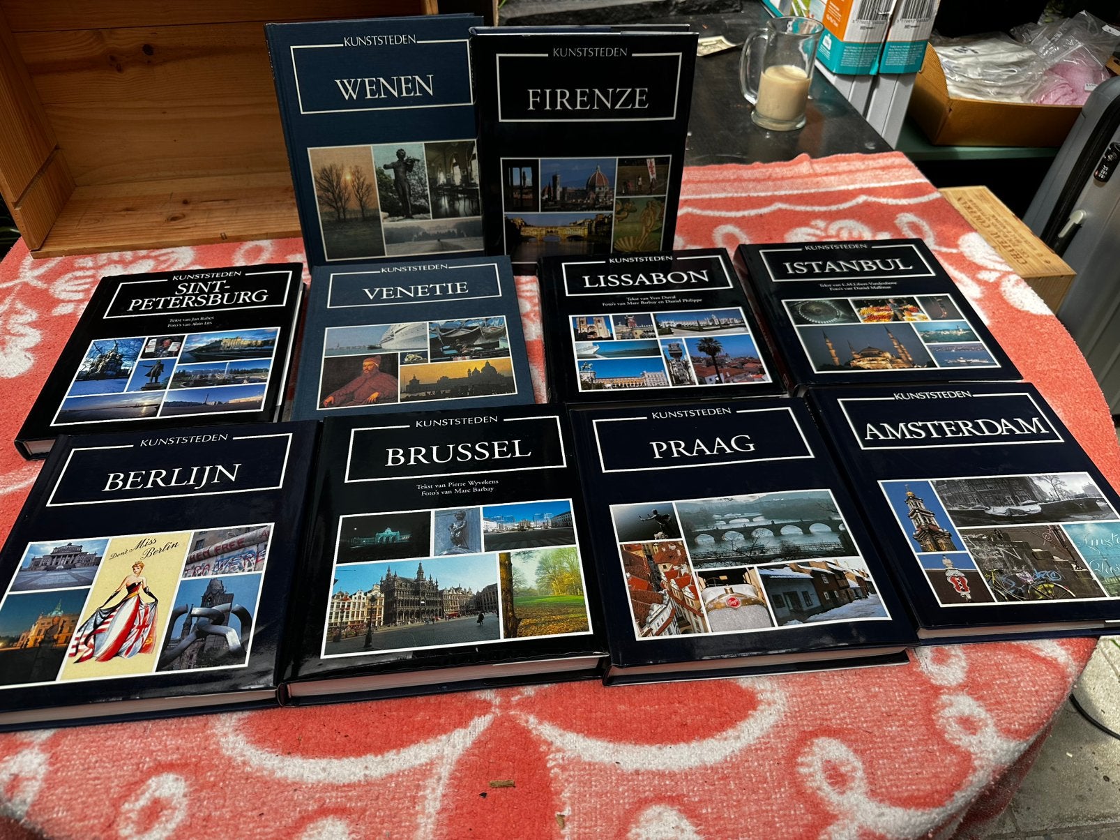 Lot 10 boeken - kunststeden - Artis, Boeken, Ophalen, Zo goed als nieuw