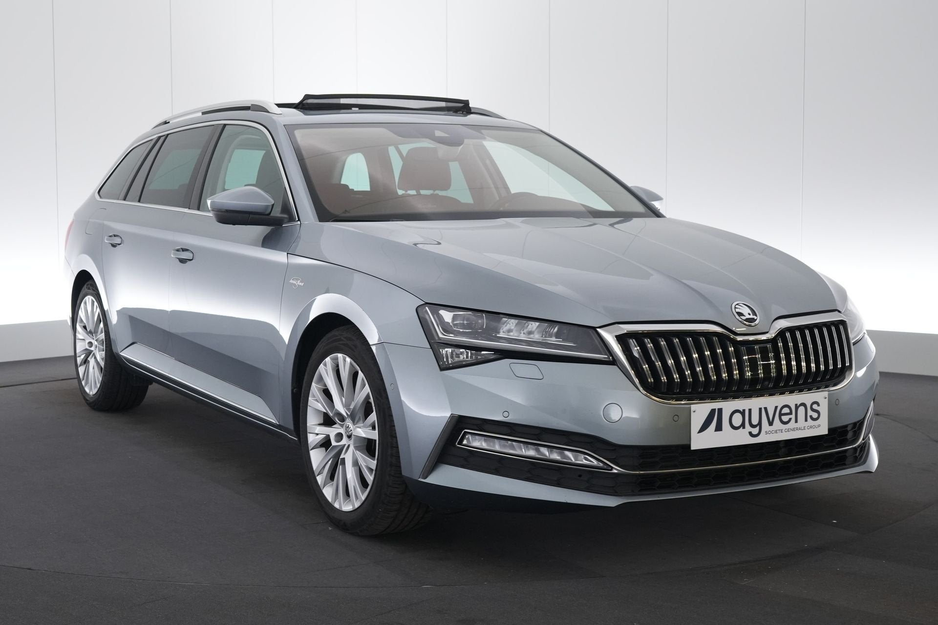 (2AVG785) SKODA SUPERB COMBI, Auto's, Gebruikt, Leder, Bedrijf, 5 deurs